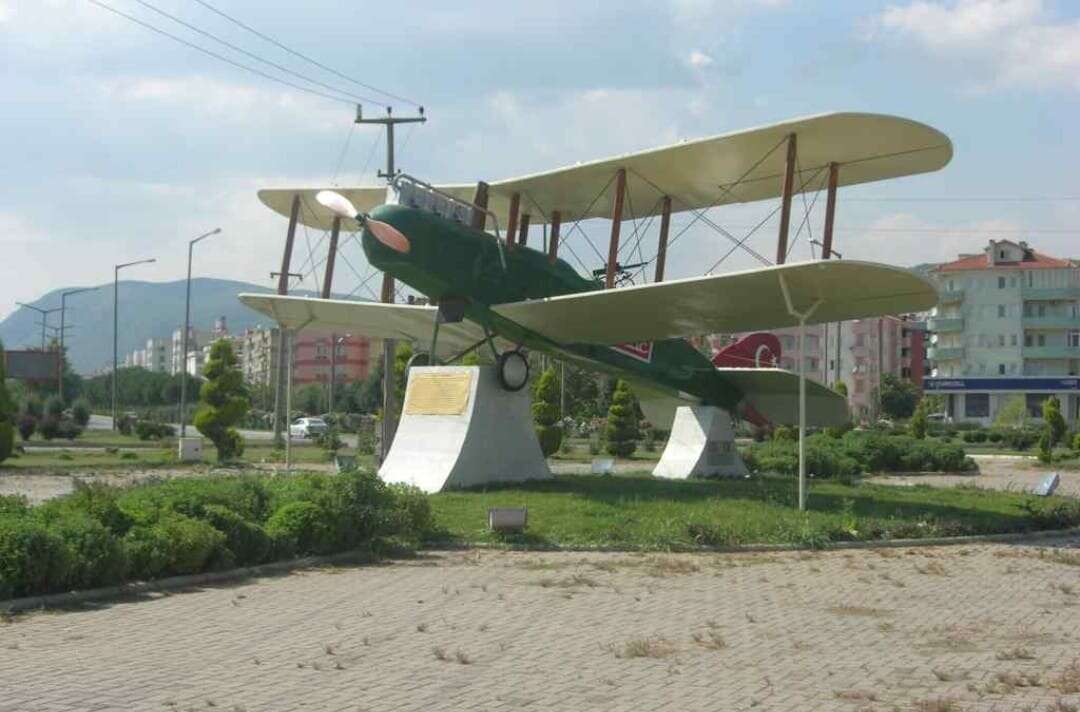 Menteşe’de İsmet Tayyaresi Maketi Yeni Yerine Taşındı 2